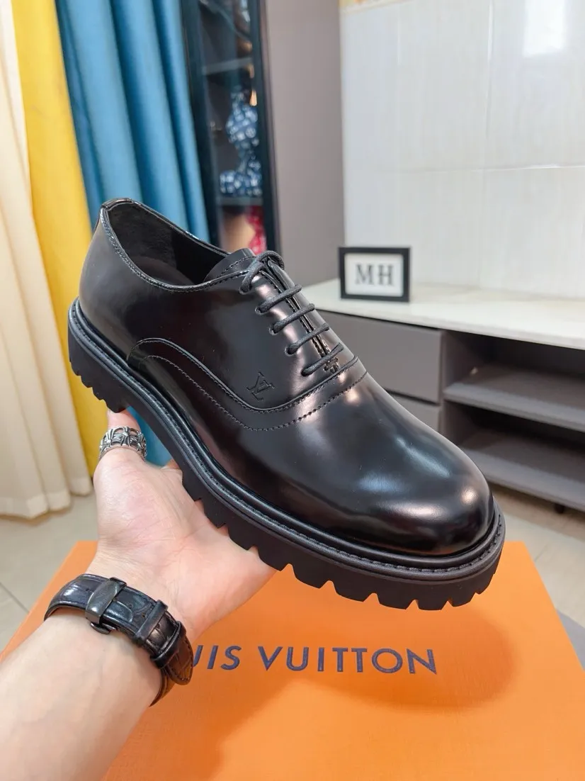 Men's shoes💰 660🌹🌹High version [LV] Louis Vuitton's popular casual leather shoes🎖Fashionable and elegant🎖🎖Material: Original imported open-edge beaded cowhide, washed cowhide leather lining, original open-molded rubber outsole, high-end and classy, ​​elegant quality, instantly transforming into a handsome man when you step on the foot❤❤Standard\nNumber of sizes: 39-44, 38, 45 customized